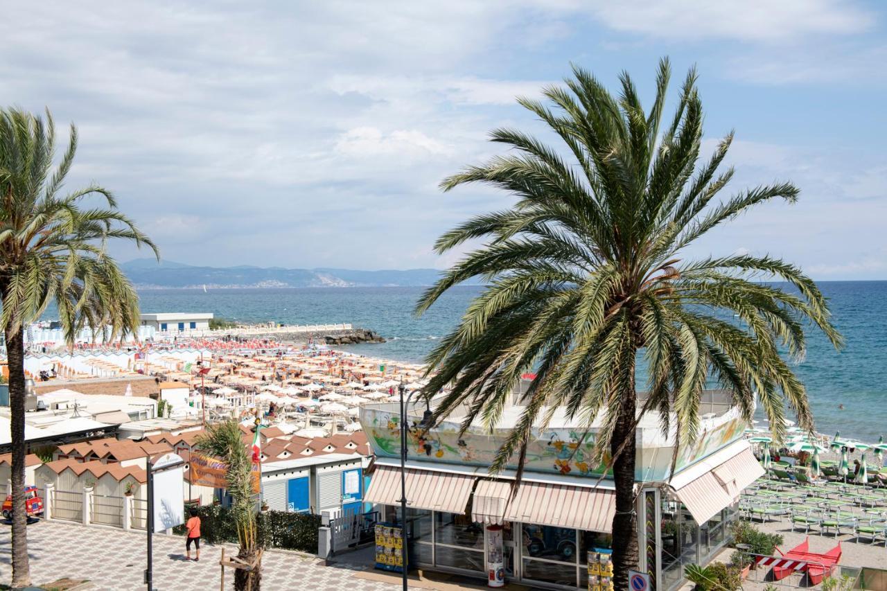 Albium - Hotel Sul Mare Albenga Exterior foto